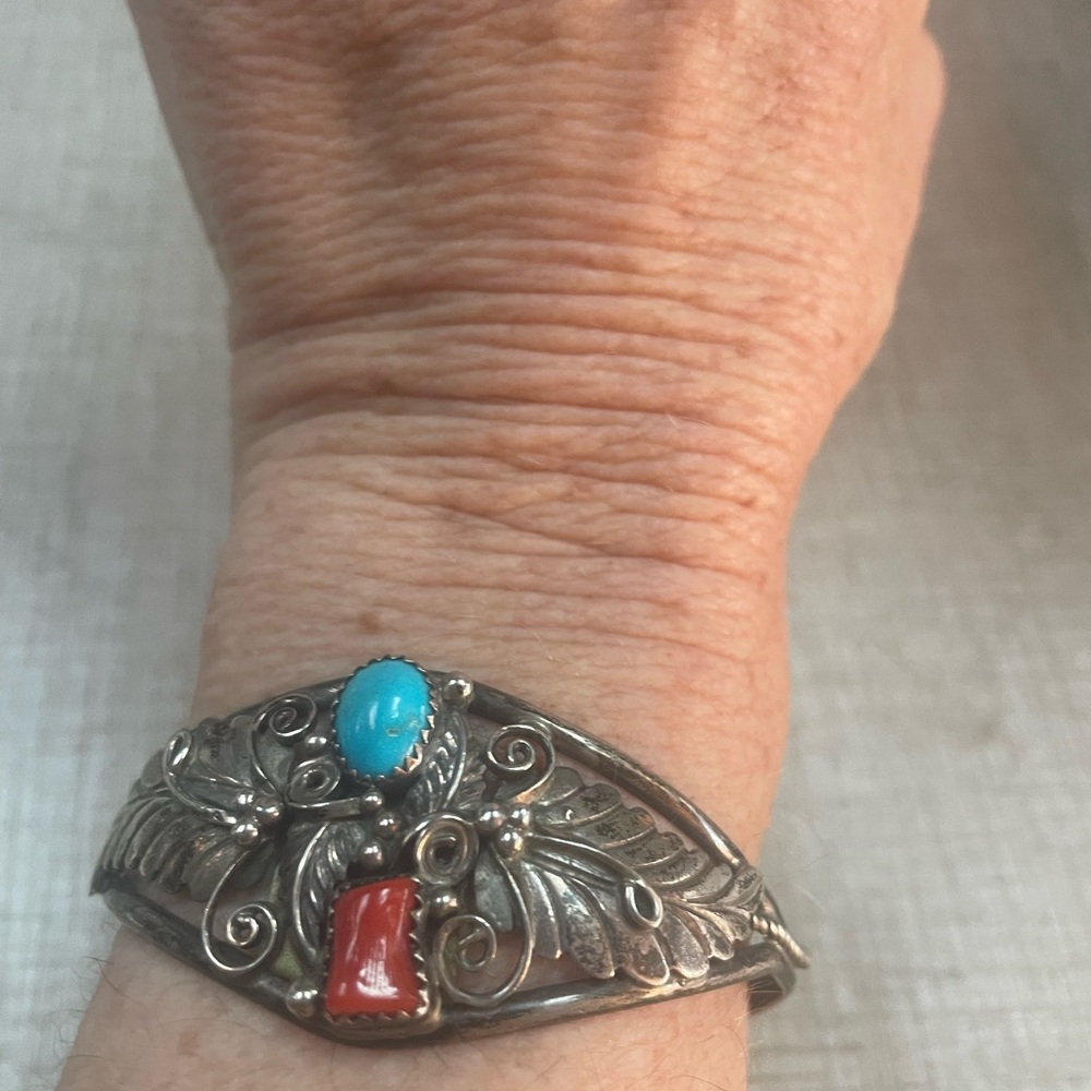 Gorgeous Vintage Signed Navajo Style Turquoise,Red Coral & Sterling Cuff - Picture 2 of 5